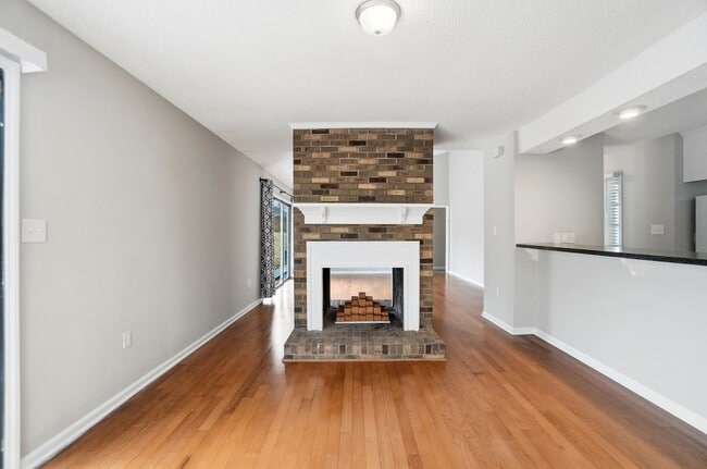 Building Photo - 3 Bedroom Ranch with a 2 Car Garage!