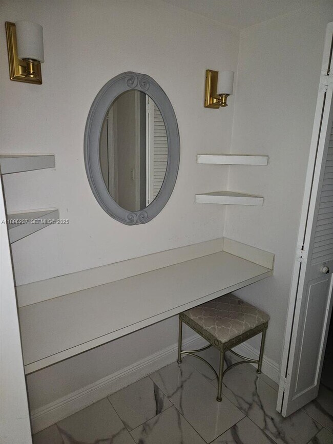 Building Photo - 1800 NE 114th St