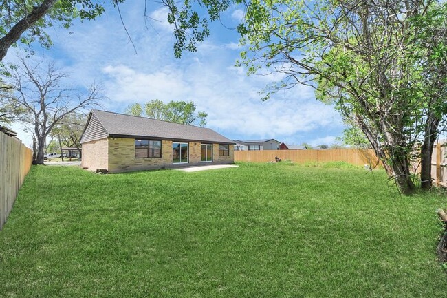 Building Photo - 1133 Kingston Dr