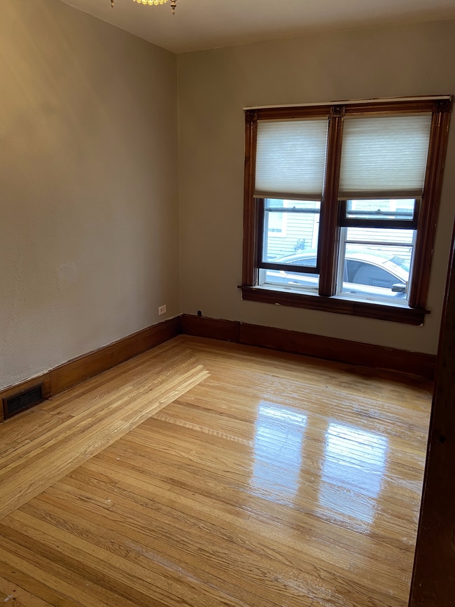 dining area - 206 S Higbee St