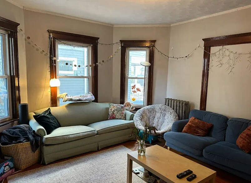 Building Photo - 183 College Ave