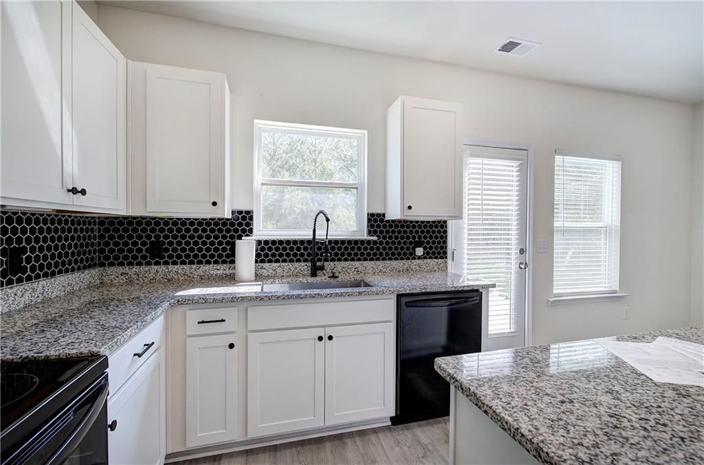 Building Photo - 10 Eagle Dr