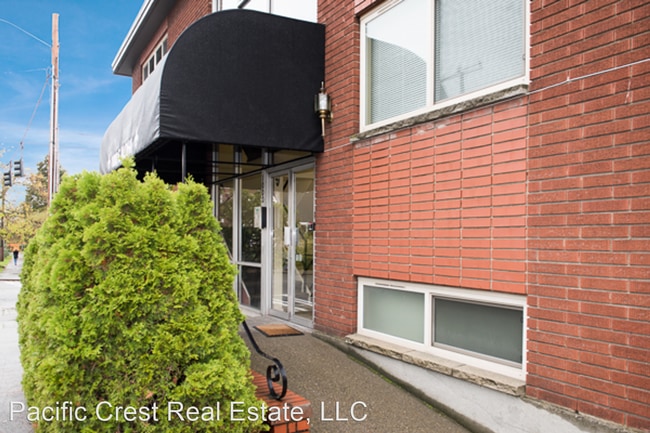 Building Photo - 1000 E Aloha St