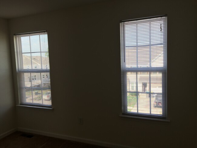 Building Photo - 1210 Madison Ln