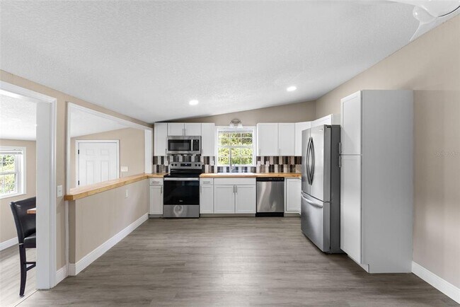 Building Photo - 15375 SE 64th Pl