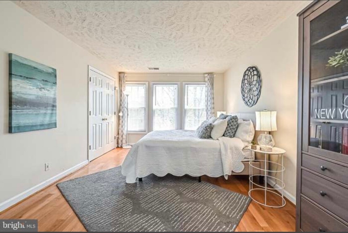 Building Photo - 12001 Ridge Knoll Dr