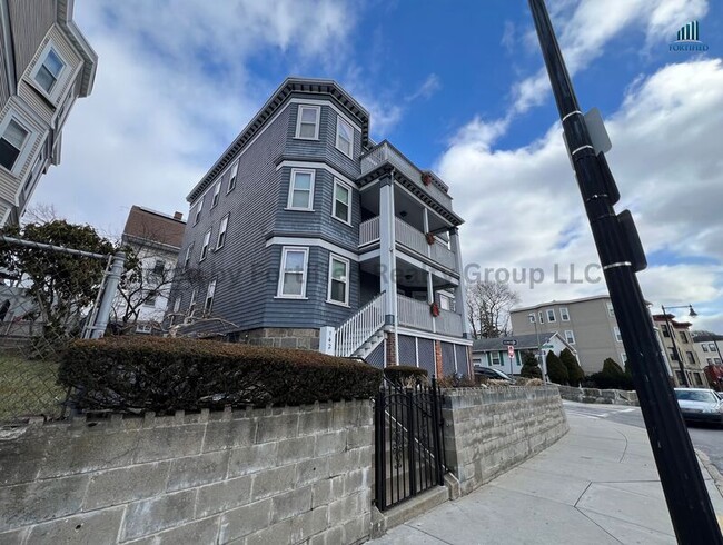 Building Photo - 142 Washington St