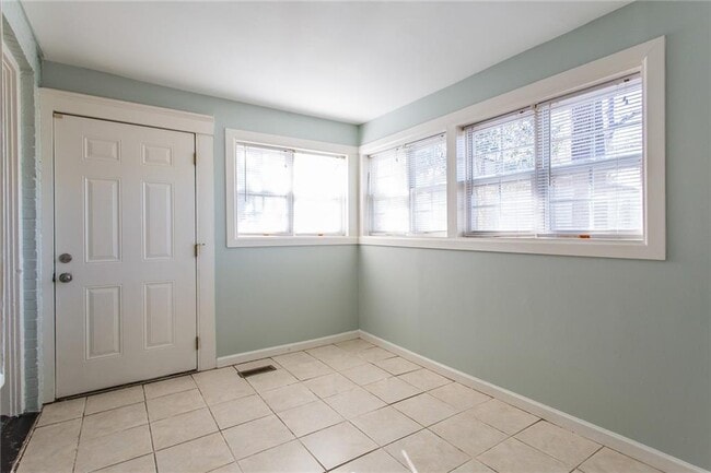 Building Photo - 730 Lexington Ave SW