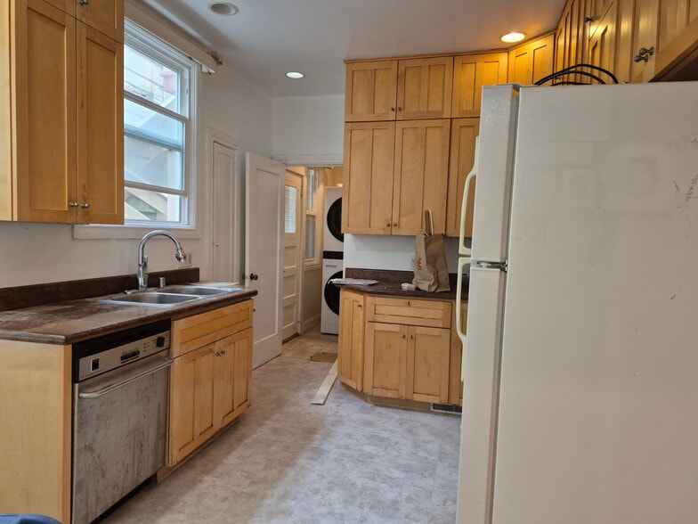 Building Photo - 1370 20th Ave