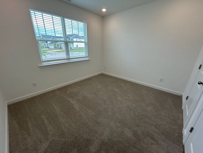 Building Photo - 6 Bedroom | 4 Bathroom New Construction Ga...