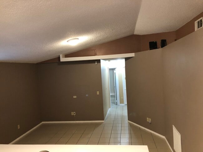 Building Photo - 941 Vista Palma Way