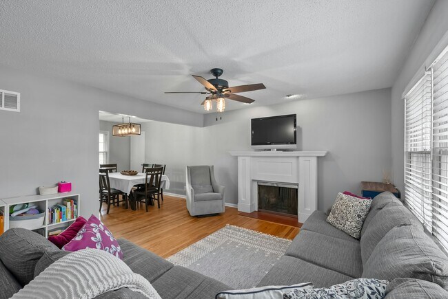 Building Photo - 7917 W 92nd Pl