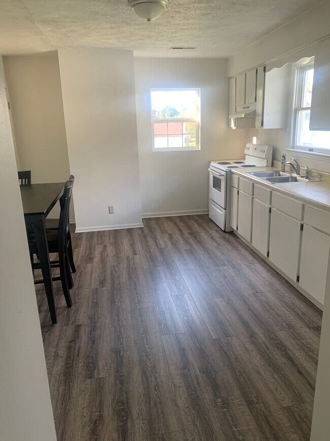 Building Photo - 1205 Pershing Rd