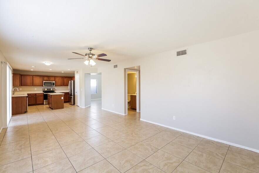 Building Photo - 6216 S 52nd Dr