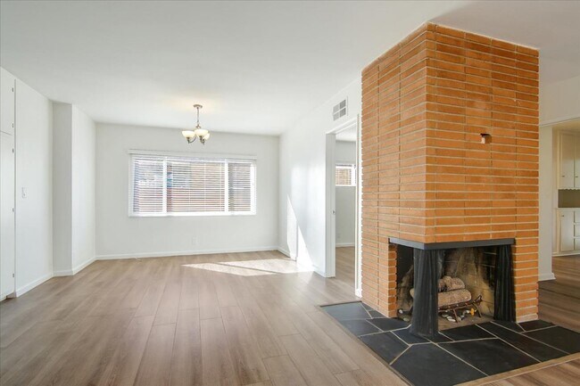 Building Photo - 11856 Beatrice St