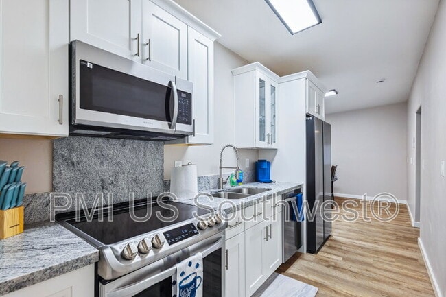 Building Photo - 437 Riverfront Dr