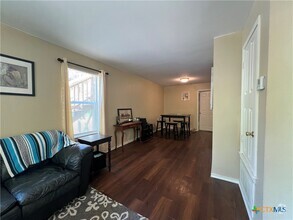 Building Photo - 898 Advance St
