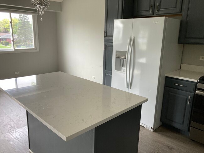 Kitchen & DR - 343 Westmore Meyers Rd