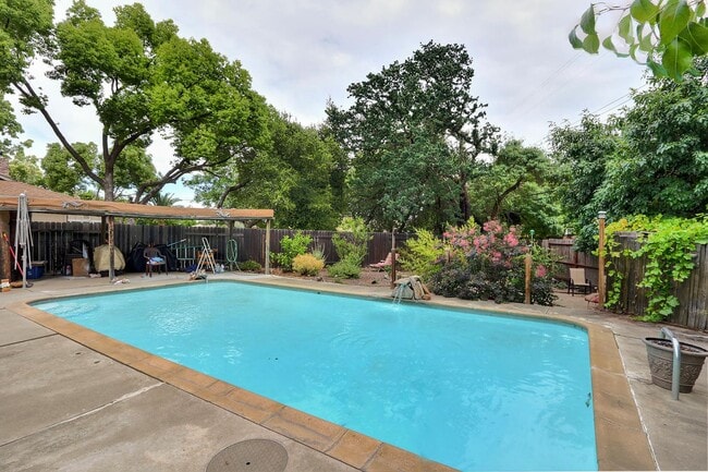 Building Photo - 1 Bed / 1 Bath | Arden-Arcade Anchored Tiny Home Available Now