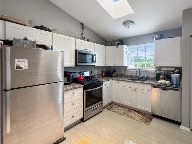 Building Photo - 6307 Juanita Ct