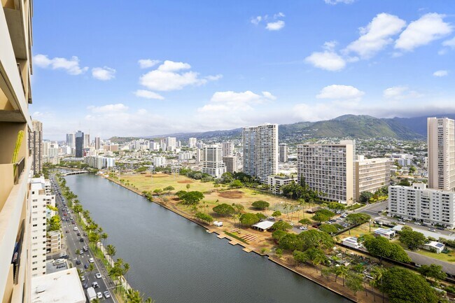 Building Photo - 2121 Ala Wai Blvd