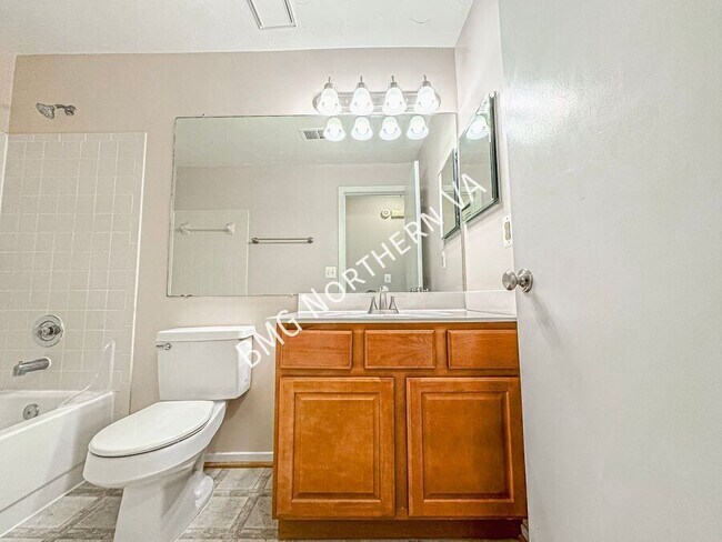 Building Photo - 1510 Summerchase Ct