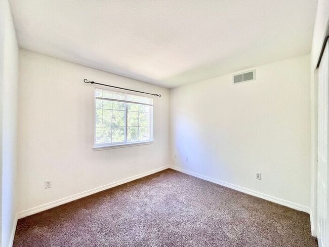 Building Photo - 2 Bedroom, 1.5 Bathroom Condo Only Seconds...
