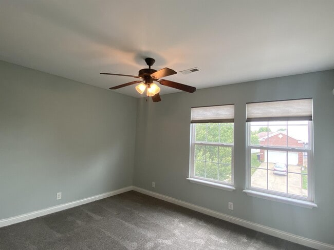 Building Photo - 355 Vineland Pl Dr