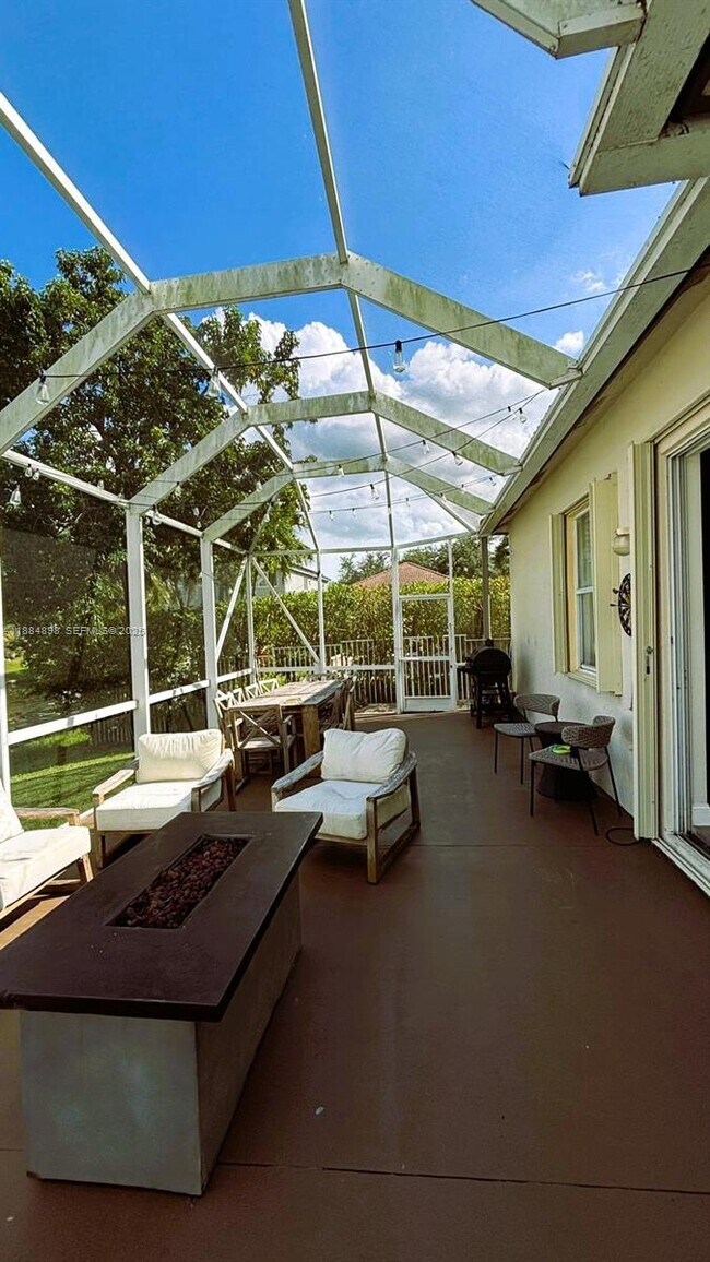 Building Photo - 3015 SW 135th Ave