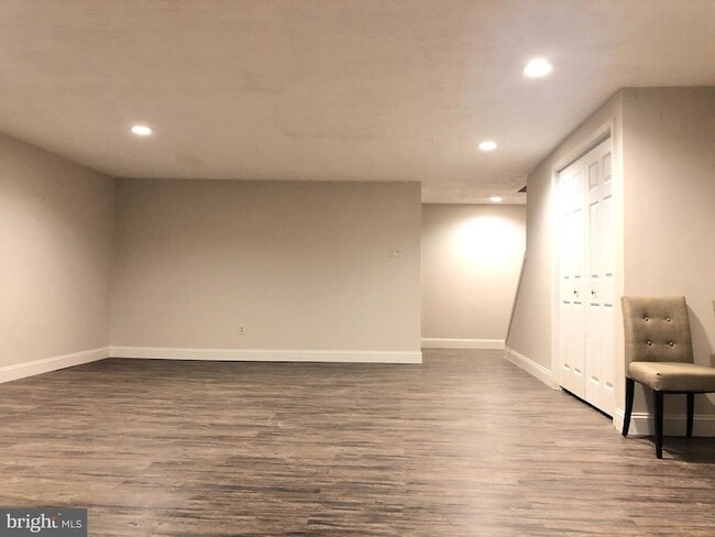 Building Photo - 5 Algonquin Ct