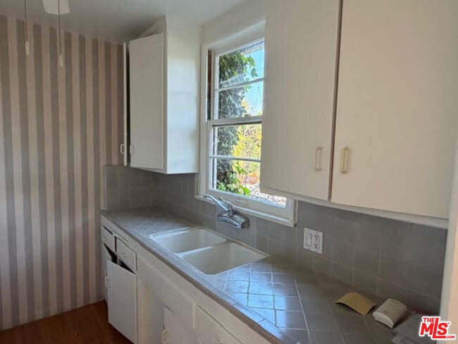 Building Photo - 5027 Westpark Dr