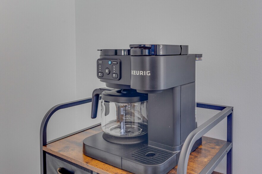 Building Photo - 302 Lampros Ct