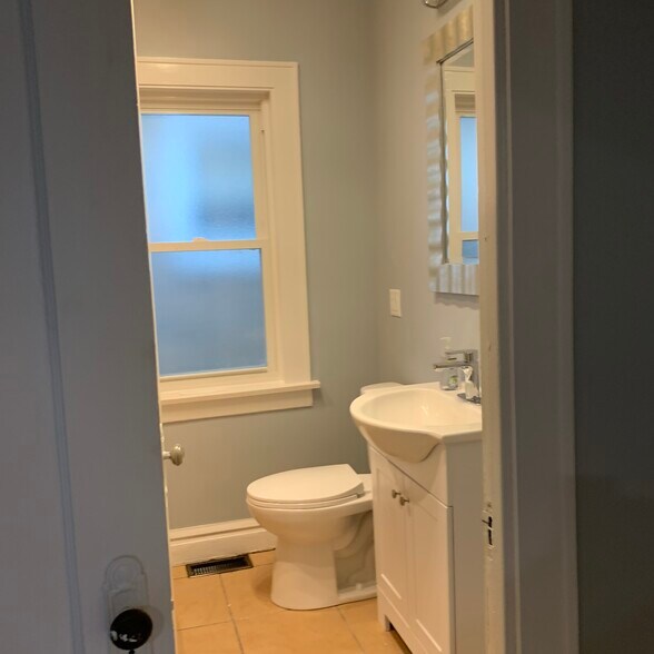 Building Photo - 8109 S Dorchester Ave