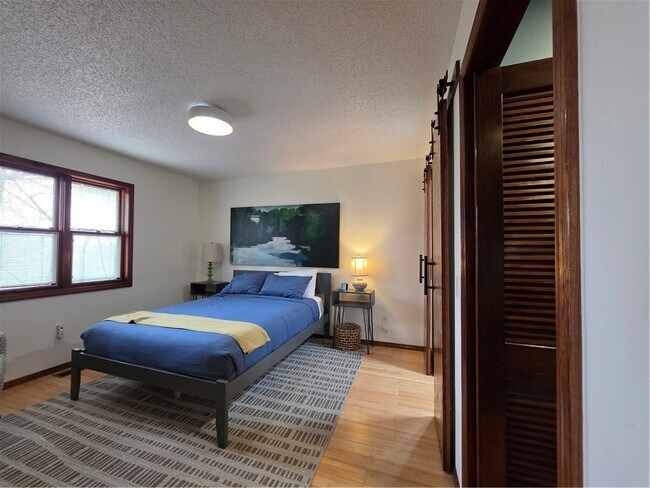 Building Photo - 11 Folkingham Ln