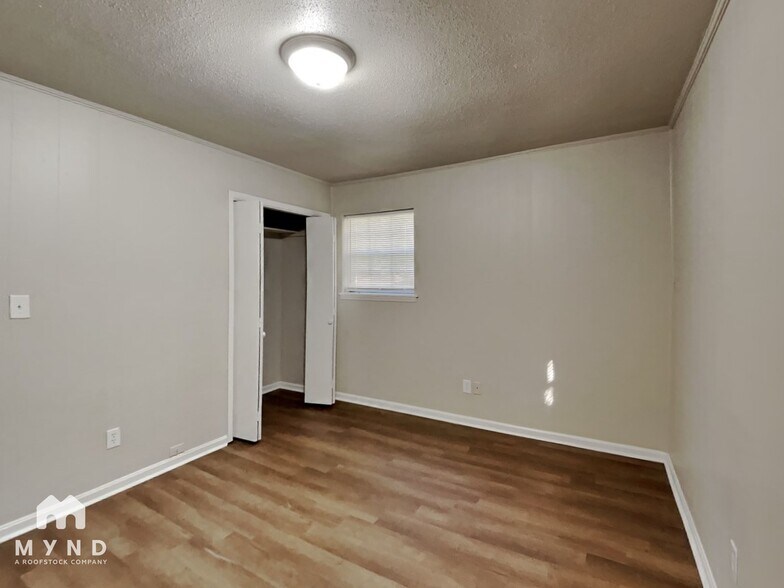 Building Photo - 713 Kingman Rd
