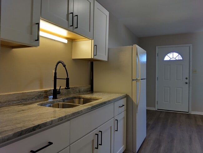 Building Photo - 7604 Bellehaven Dr