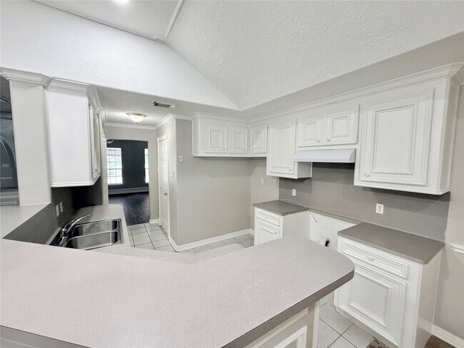 Building Photo - 1311 6th St