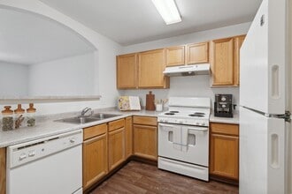 Building Photo - Somerset Village