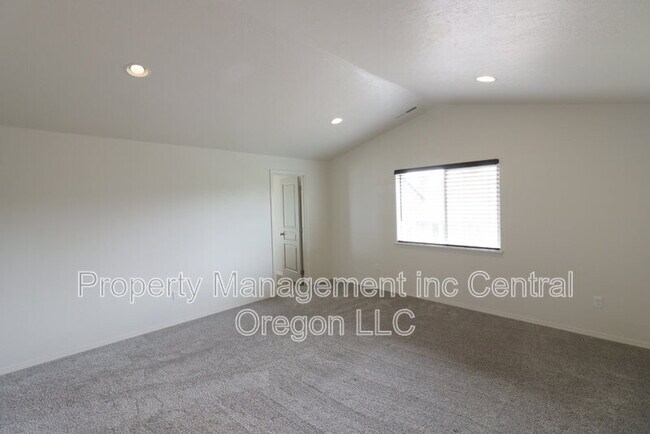 Building Photo - 3576 SW Pumice Ave