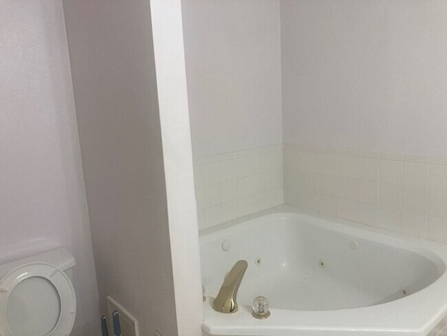 Building Photo - 342 Westline Ct