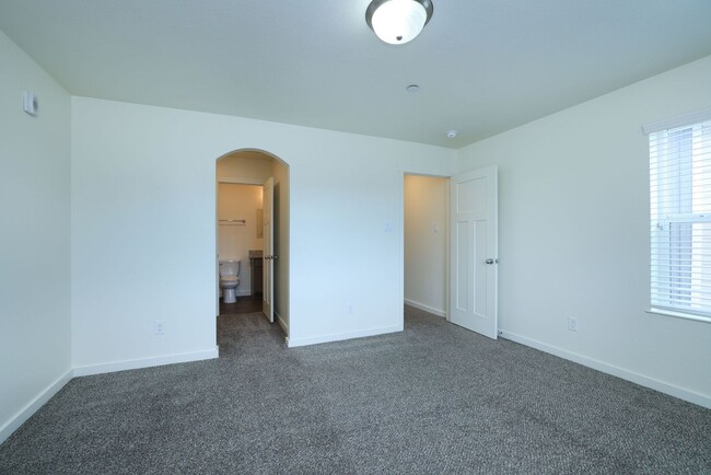 Building Photo - For Lease | 3 Bed, 2.5 Bath | 1,681 Sq Ft ...