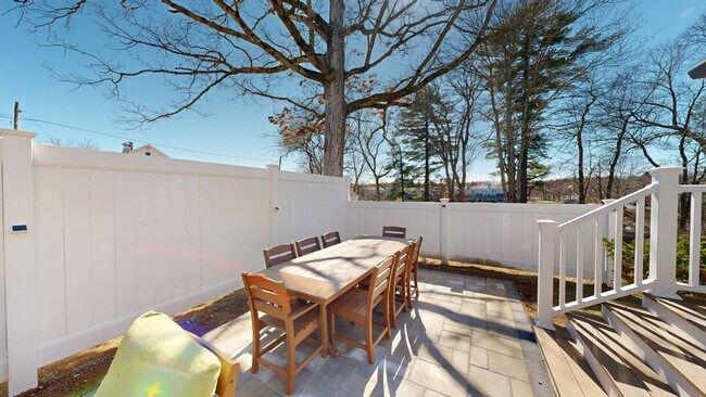 Building Photo - 2 A Cedar Dr