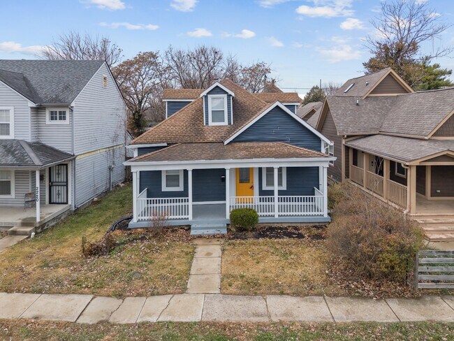 Building Photo - 2224 N Kenwood Ave