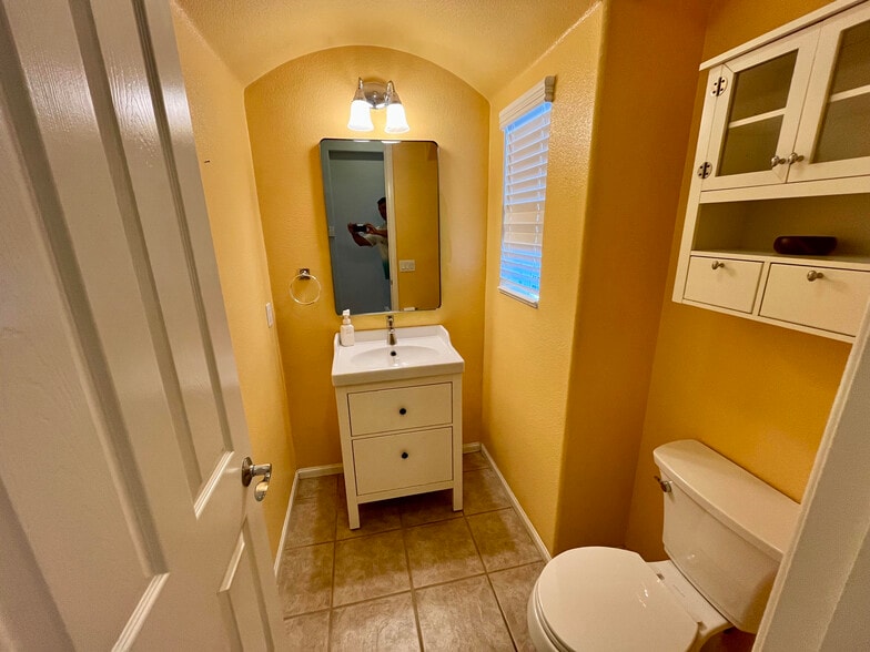 Building Photo - 5538 Coyote Ct