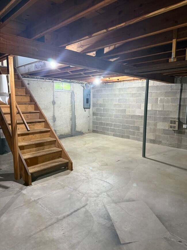 Building Photo - 1012 Sunset Ln