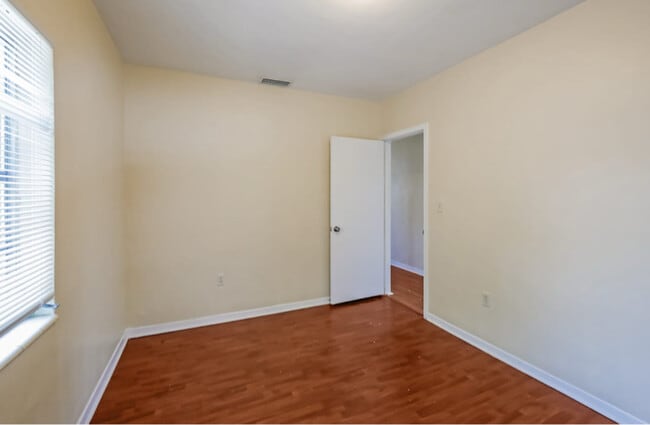 Building Photo - 1815 NE 178th St
