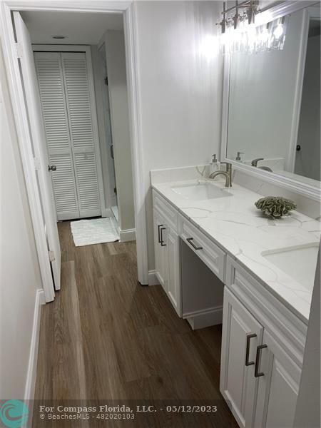 Building Photo - 10044 S Ocean Dr