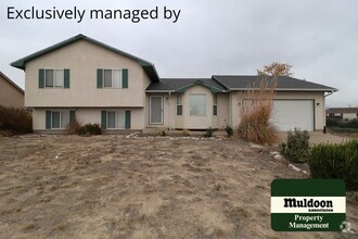 Building Photo - Lovely Pet Friendly Pueblo West home!  Com...