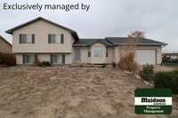 Building Photo - Lovely Pet Friendly Pueblo West home!