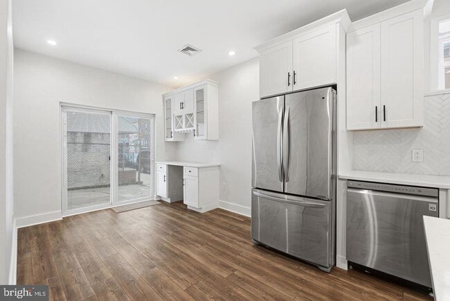 Building Photo - 2106 Manton St